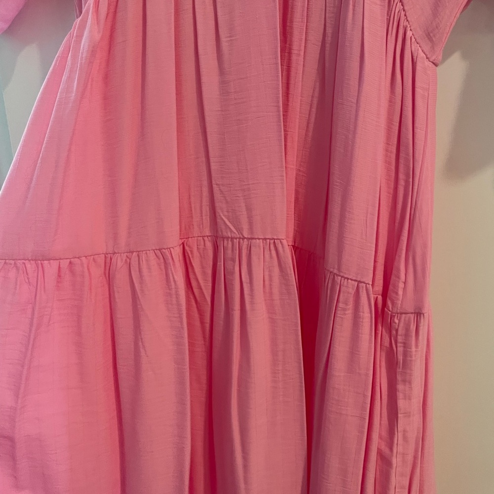 Pink maxi dress from Vici- never worn. 100% polyester